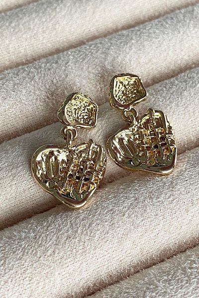 TAKIŞTIR Gold Color Heart Figure Earrings (Pair)