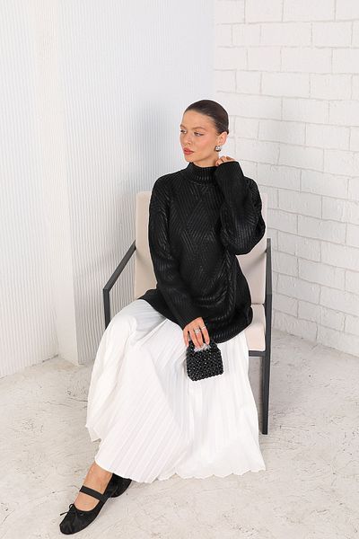 Melike Tatar سترة تريكو سوداء مذهبة 32-7004