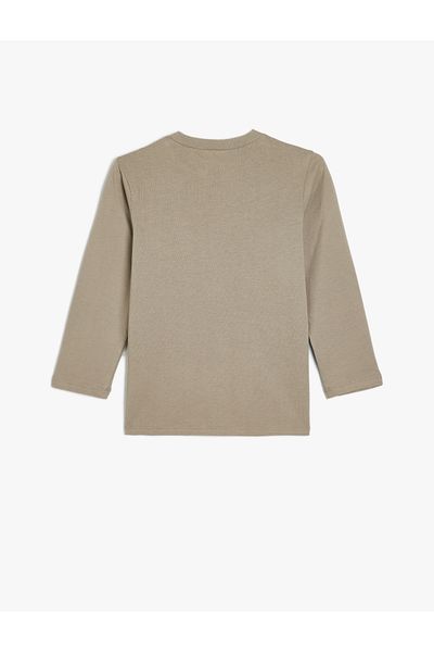 Koton Tricou cu mânecă lungă din bumbac imprimat cu dinozauri - Decolteu
