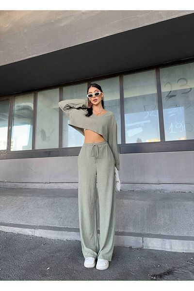 ILLE V-Neck Crop Blouse Trousers Set