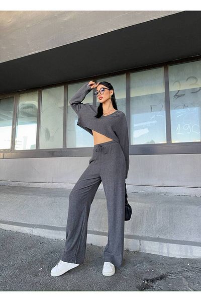 ILLE V-Neck Crop Blouse Trousers Set