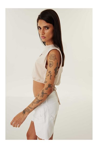 Twist Slogan-T-Shirt mit geraffter Taille