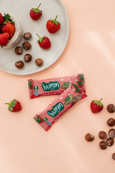 Humm Organic Organik Vegan Çilekli ve Fındıklı Yulaf Bar - 12 adet