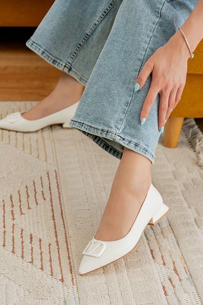 DİVOLYA Ala White (3 cm Tocuri) Pantofi cu toc cu cataramă în V