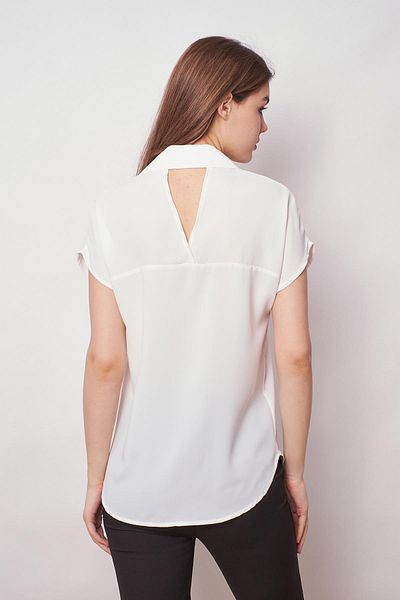 Jument Cămașă-crem din țesătură elegantă, cu dantelă la spate, decoltată, fără lycra