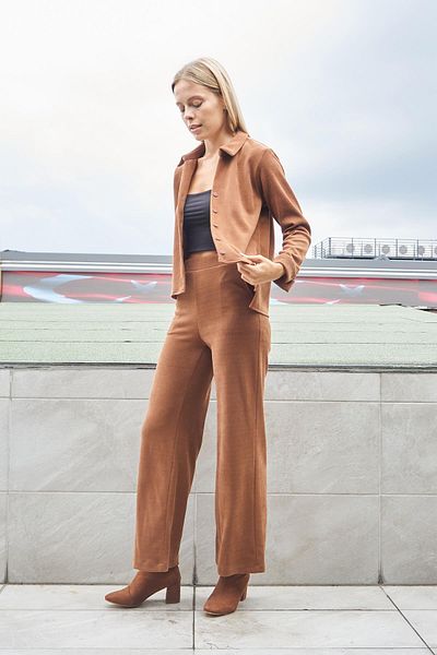 Jument Παντελόνι Lycra Velvet Palazzo με ψηλή μέση και πλαϊνές τσέπες - Κέλυφος φουντουκιού