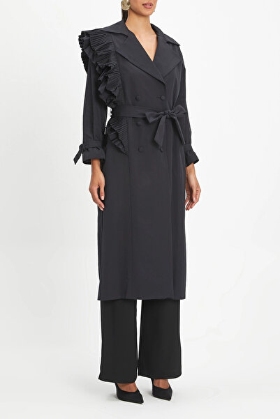 SERPİL Pile Detaylı Uzun Kuşaklı ve Çift Düğmeli Şık Siyah Trençkot 40127