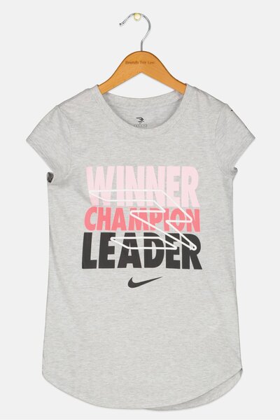 Nike 3Brand by Russell Wilson بلوزة رياضية للبنات من 3Brand by Russell Wilson...