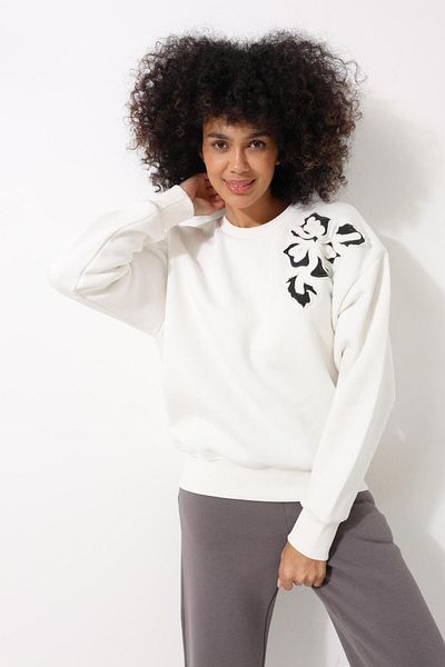 AMİDA Ecru Shoulder Laser Cut Flower Embroidery Detailed Crew Neck Oversize Women's Sweatshirt - 2448