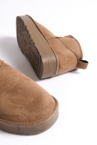 Capone Outfitters Nerzfarbene Wildleder-Stiefeletten mit dicker Sohle und runder Zehenpartie
