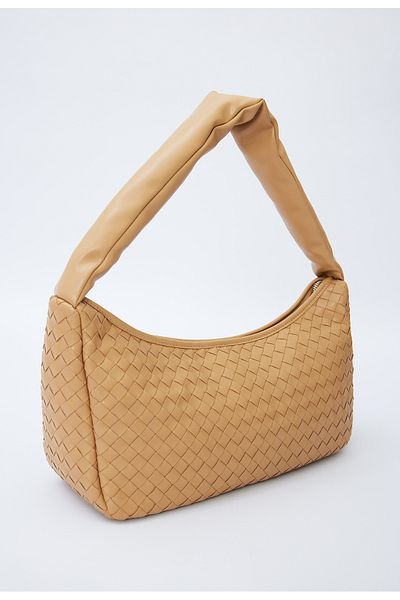 Manuka Frances Milchkaffeefarbene gestrickte ovale Tasche