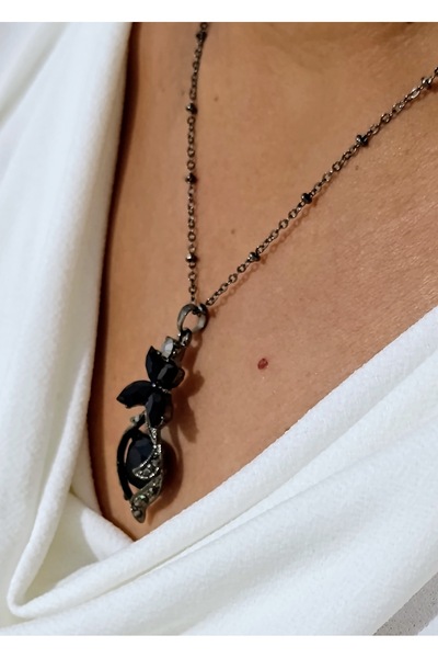 MENTAŞ طقم قلادة وأقراط باللون الأسود