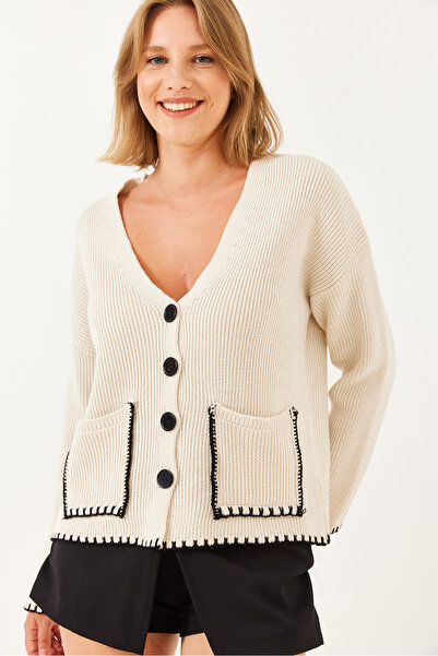 Bianco Lucci Damen-Strickjacke mit Hirten-Nähten, detaillierten großen Taschen und vier Knöpfen, langärmlig 20246227