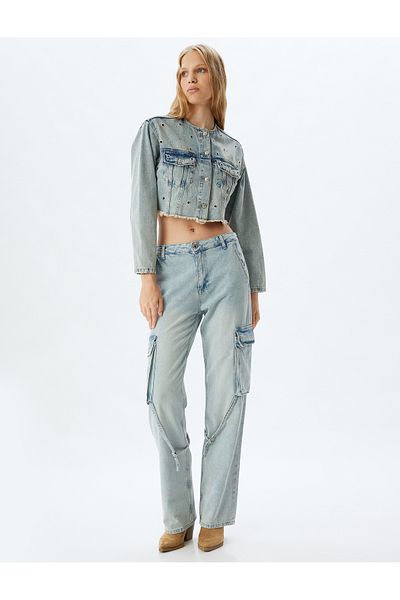 Koton Gerade geschnittene Cargo-Taschen-Jeans - Jeans mit normaler Taille und geknöpfter Straight-Fit-Jeans