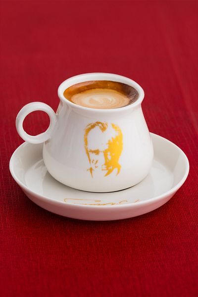 Perotti 11918 Pablo Atatürk Signed 12 Piece Turkish Coffee Cup Set