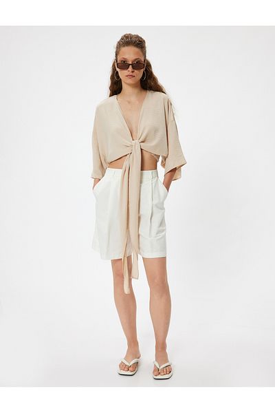 Koton Übergroßes Crop-Top mit V-Ausschnitt und Bindedetail