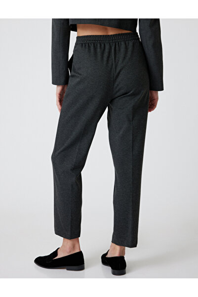 Koton Nervürlü Cepli Standart Bel Havuç Kesim Pantolon