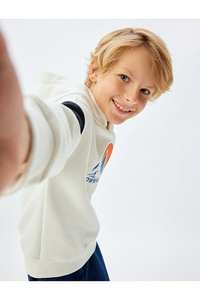 Koton Bedrucktes Kapuzen-Langarm-Sweatshirt mit Ski-Motiv