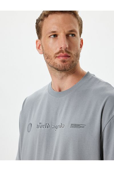 Koton Übergroßes T-Shirt aus Baumwolle mit Slogan-Aufdruck, Rundhalsausschnitt und kurzen Ärmeln