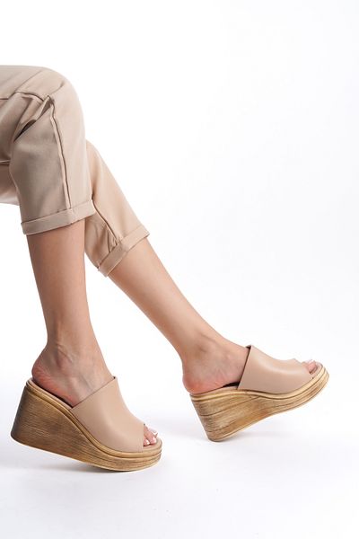 Taran Perla Stylish Women's Slippers - Comfortable Design with Wedge Heels and Thick Straps