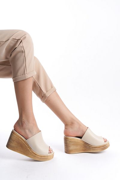 Taran Perla Stylish Women's Slippers - Comfortable Design with Wedge Heels and Thick Straps