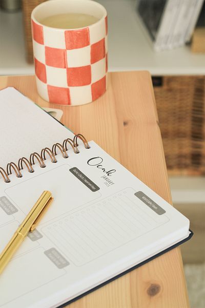 Matt Notebook Дневен ред А5 за 2025 г., спирала 15x21 см - 12 месеца