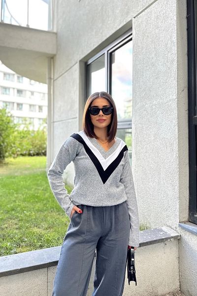 ubmbutik Pulover de damă - Bluză din bumbac cu mânecă lungă și decolteu în V