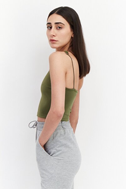 Adidas Originals قميص رياضي نسائي خارجي بشعار العلامة التجارية، زيتوني غامق