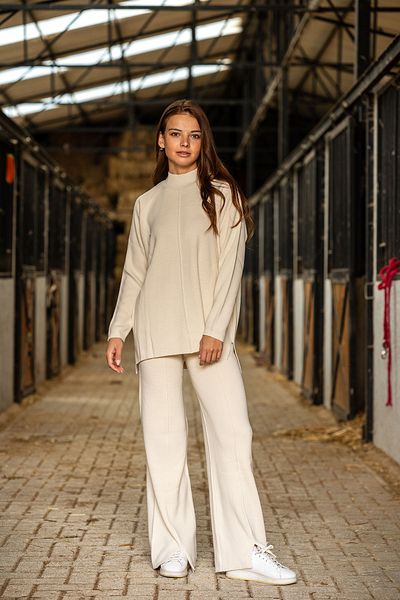 VerdeBlanco Cream Colored Turtleneck Knitwear Set
