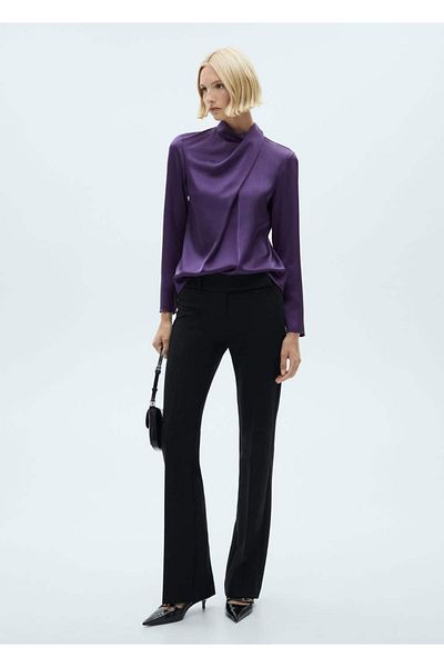 MANGO Woman Drapierte Satinbluse mit hohem Kragen