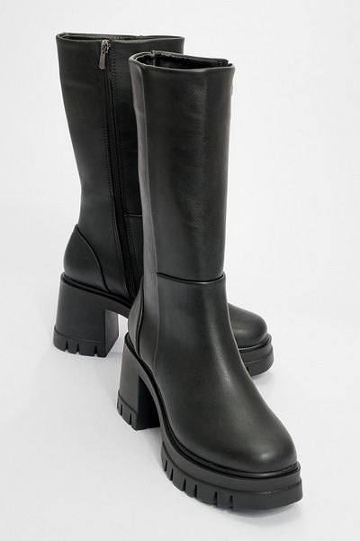 LuviShoes Γυναικείες κοντές μπότες OLIA Μαύρες με χοντρό τακούνι
