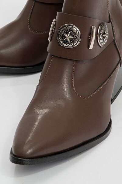 LuviShoes KENDA Kahve Cilt Arkadan Fermuarlı Tokalı Kadın Kalın Topuklu Bot