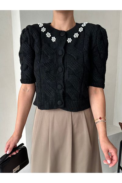 Laluvia Schwarzer Halbarm-Strickjacke mit Blumenperlen am Kragen - 4541