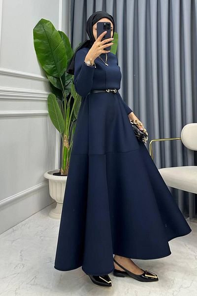 miqa butik فستان بحزام غواصة باللون الأزرق الداكن