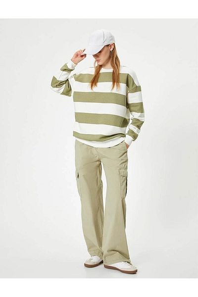 Koton Geripptes Langarm-Sweatshirt mit Rundhalsausschnitt – Relax Fit
