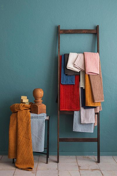 Apricitas HOME Αιώνιο Οικογενειακό Σετ με Μπουρνούζι από Ανθρακί-Σαφράν