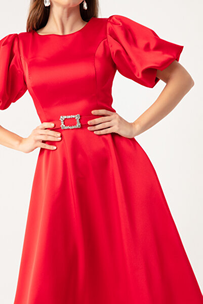 Lafaba Kadın Kırmızı Balon Kollu Taşlı Kemerli Mini Saten Abiye Elbise