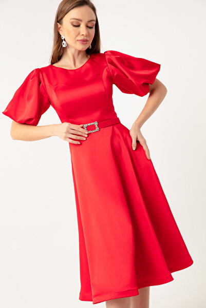 Lafaba Kadın Kırmızı Balon Kollu Taşlı Kemerli Mini Saten Abiye Elbise