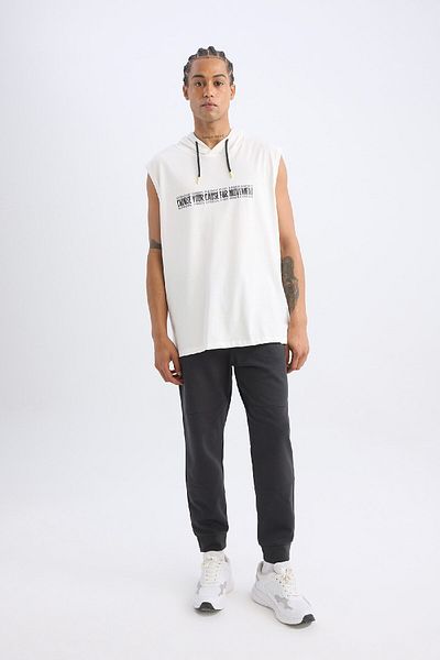 DeFacto Fit Slim Fit Slim Fit bedrucktes Kapuzenshirt A1819ax24au