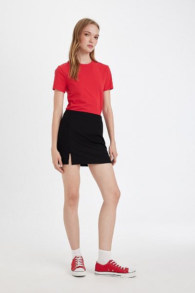 DeFacto Fusta mini-short neagră cu talie înaltă - bumbac solid, cu căptușeală și fante C7586AX24AU