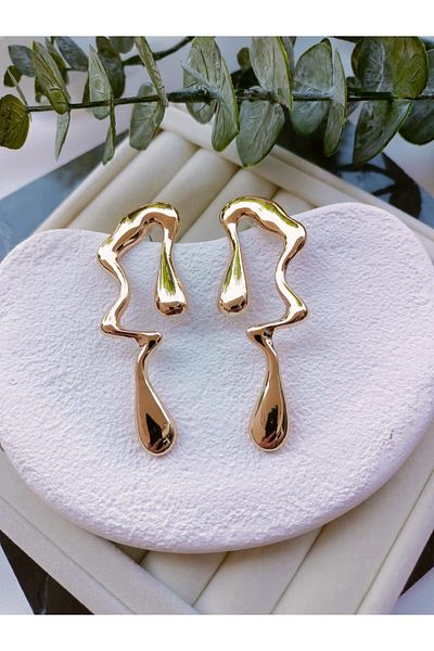Jerie Asymmetric Flow Curved Plate Earrings