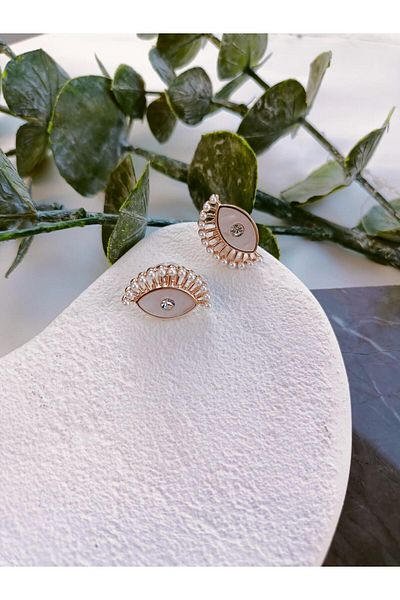 Jerie Pearl Pearlescent Eye Earrings Plate