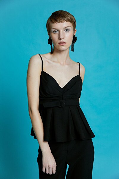 rue Μαύρη μπλούζα - με ζώνη και φούστα