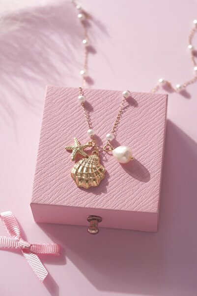 AŞIK ACCESSORIES İncili Istiridyeli Uzun Charm Çelik Kolye