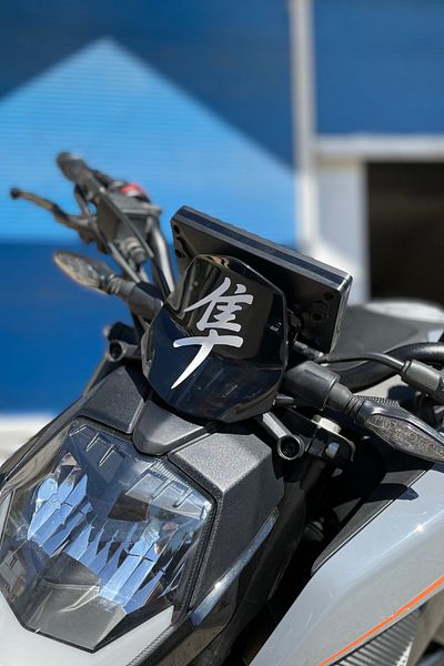 Banxtre Autocolant Hayabusa scris japonez alb - mașină, motor, cască 10 cm (1 buc)