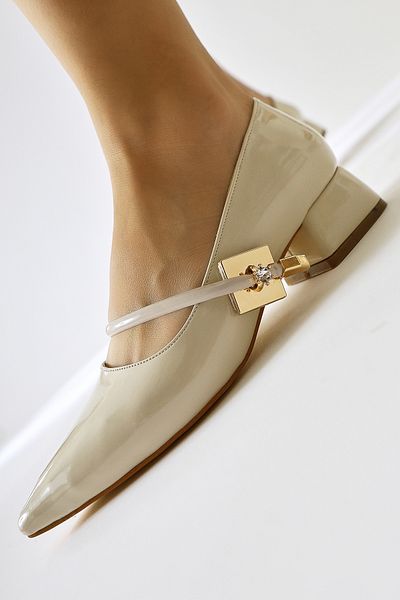 Limoya Micha Beige Patent Leather Pointed Toe Single Band Buckle Detailed Short Heeled Women's Casual Shoes