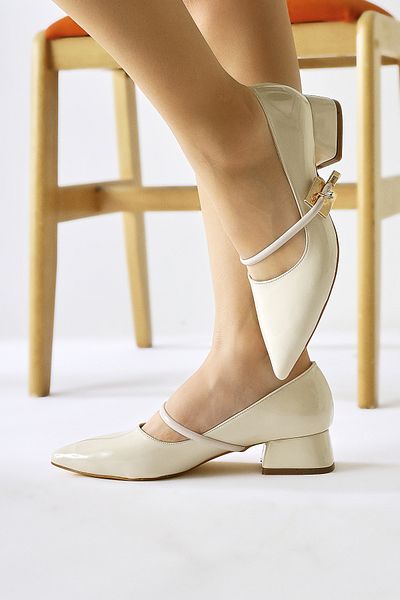 Limoya Micha Beige Patent Leather Pointed Toe Single Band Buckle Detailed Short Heeled Women's Casual Shoes