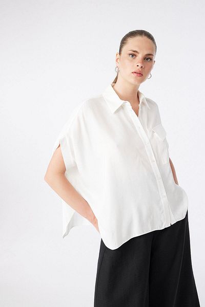 rue. Comfortable Form Short Sleeve Ecru Shirt