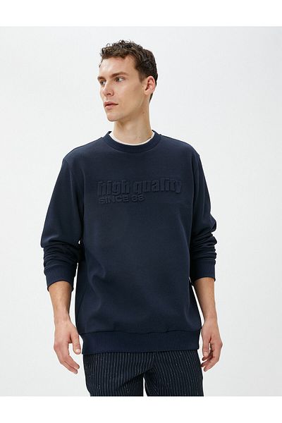Koton Pullover mit Slogan-Stickerei und geprägtem, strukturiertem Rundhalsausschnitt