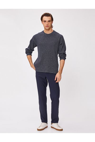 Koton Geschmolzener Pullover mit Rundhalsausschnitt, schmaler Passform und langen Ärmeln